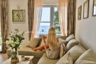Объект 21256. Продаются 2-х комнатные апартаменты с большой террасой в эксклюзивном жилом комплексе на берегу моря в Сутоморе.